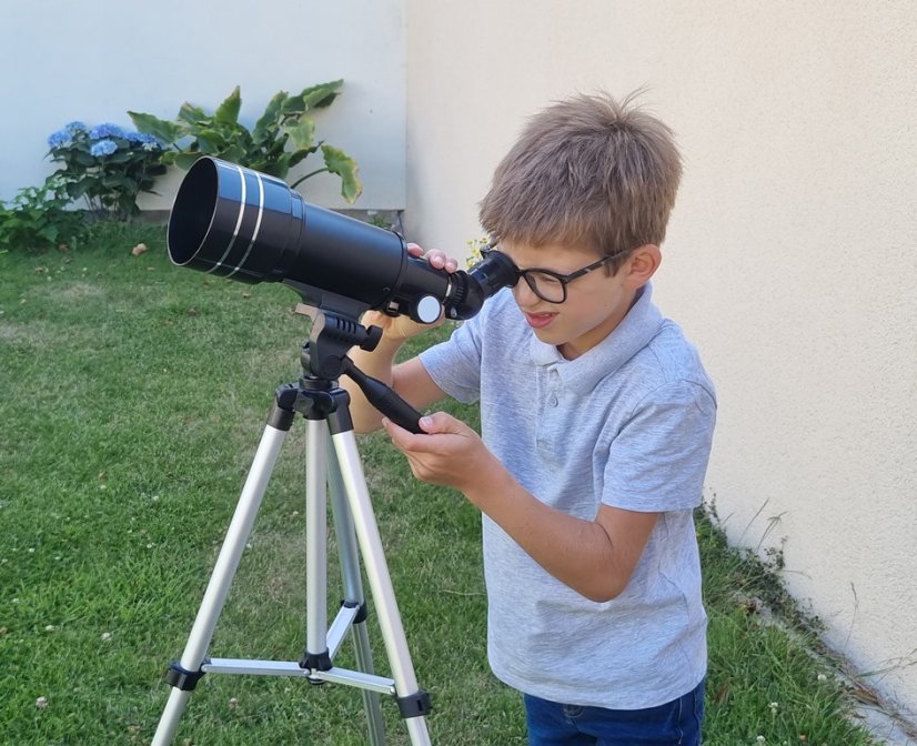 Astronomický dalekohled na Měsíc - Zoom 90 x