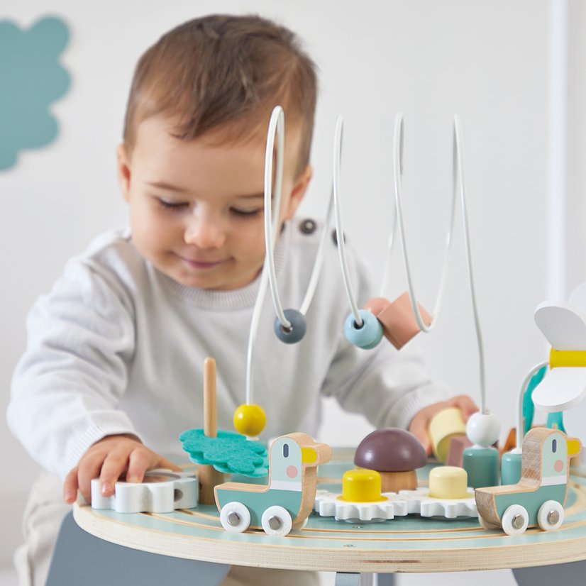 Janod Sweet Cocoon Dřevěný motorický stolek s aktivitami Zahrada