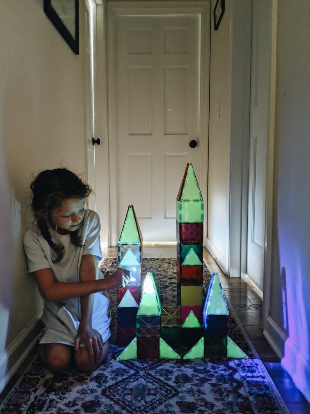 Magnetická stavebnica Magna Tiles Glow 16 dielov
