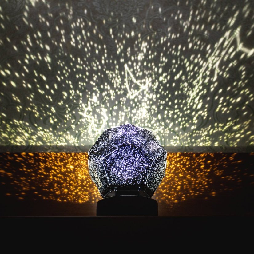 Projektor nočnej oblohy Discovery Star Sky P7 - projekcia na stenu