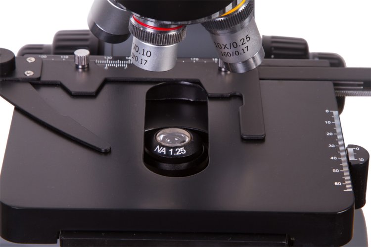Mikroskop Levenhuk 740T Trinokular