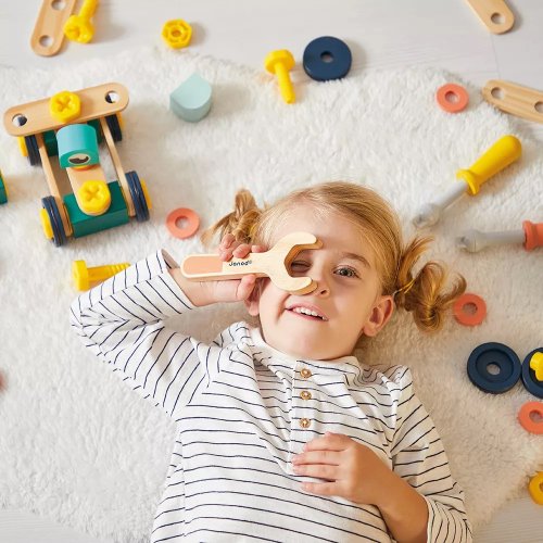 Janod BricoKids Dřevěná stavebnice s předlohami a nářadím 100 ks