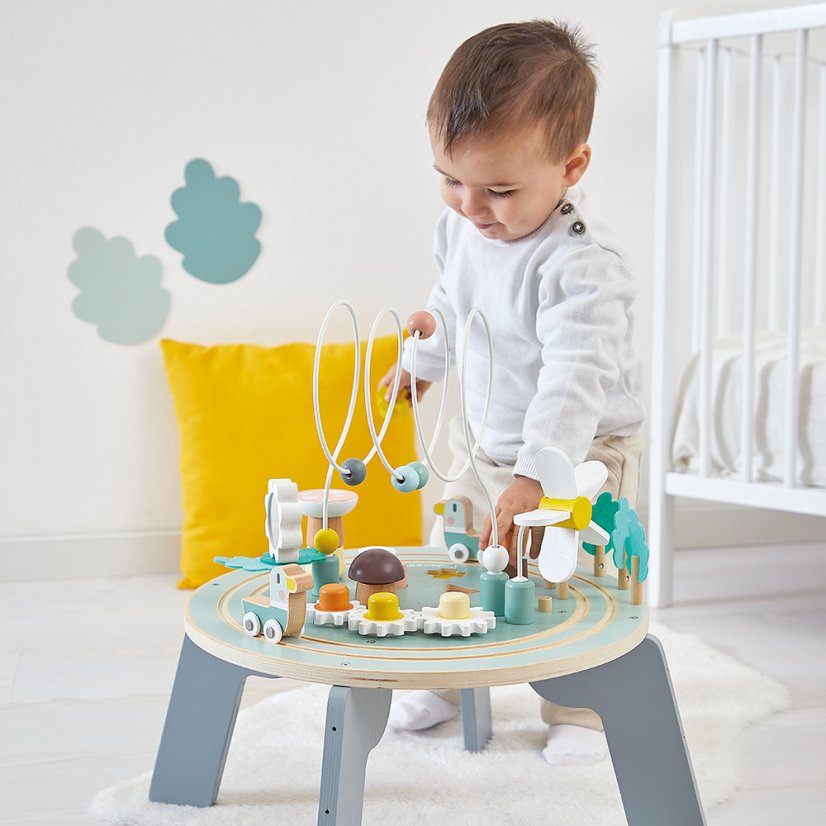 Janod Sweet Cocoon Dřevěný motorický stolek s aktivitami Zahrada