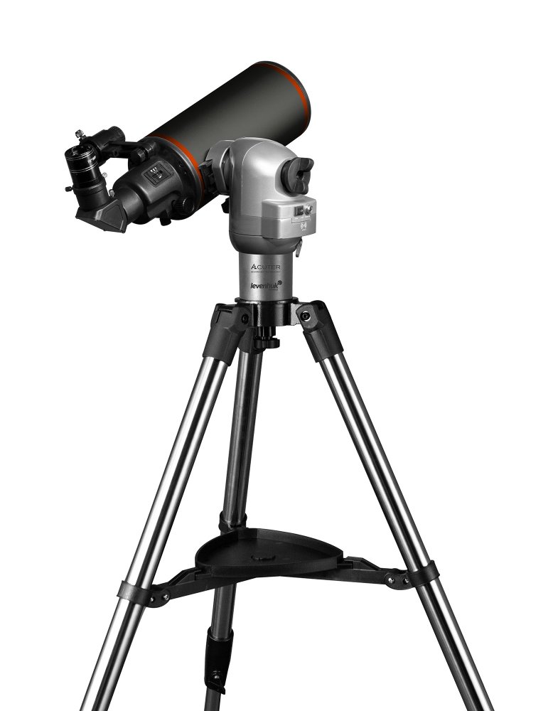 Detail fototeleskopu Levenhuk Kelvin MAK90 s pripojeným smartfónom